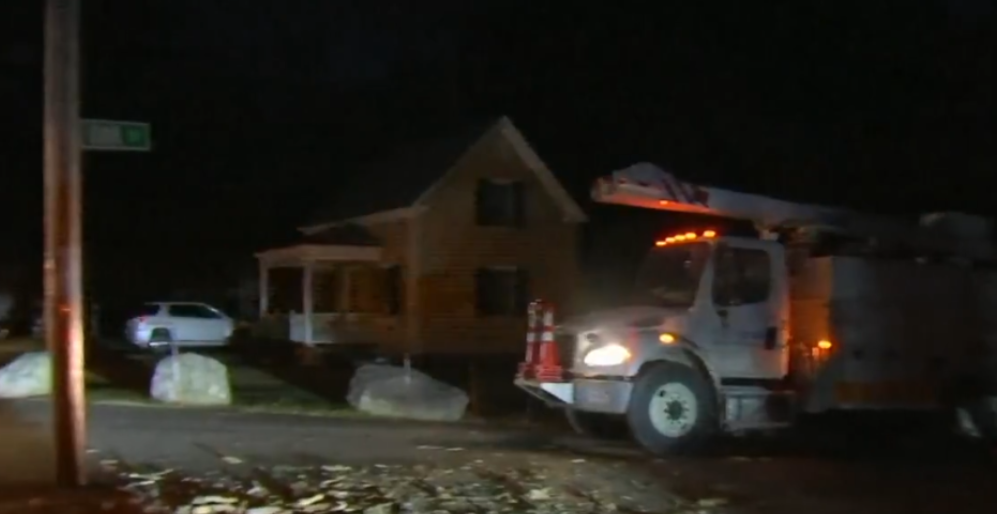 Muitos imóveis ficaram sem energia elétrica e as pessoas não conseguiam, portanto, ligar o aquecedor, apesar do frio congelante.