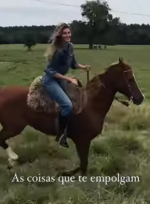 Ativista em defesa da natureza, ela gosta de postar imagens nas redes sociais em áreas verdes e curte cavalgar. "As coisas que te empolgam não são aleatórias. Elas estão conectadas com o seu propósito. Então as siga!", disse certa vez.