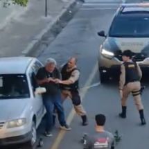 Vídeo: abordagem policial gera polêmica por uso de força contra idoso em MG