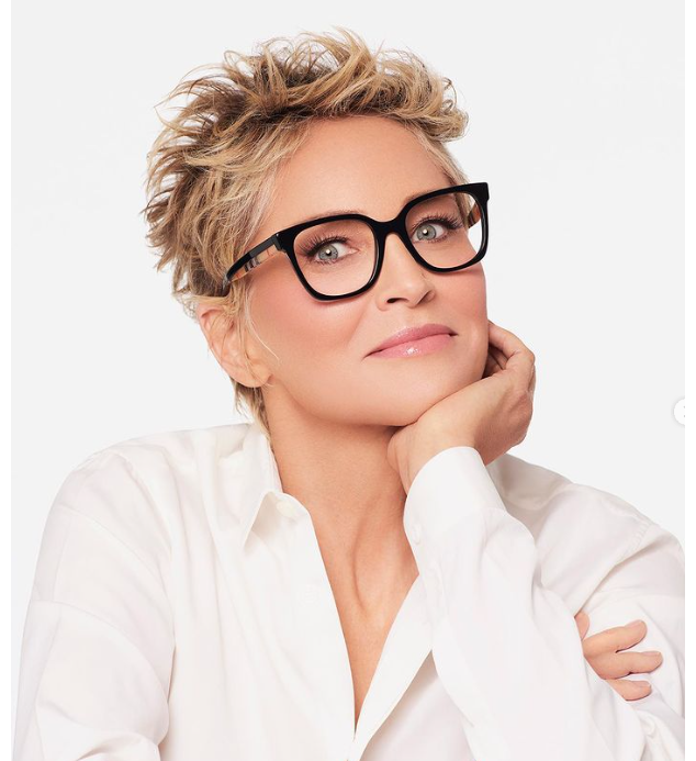 Sharon Stone tambÃ©m defendeu seu retorno: "Eu mal posso esperar para ver Kevin de volta. Ele Ã© um gÃªnio. Ele tambÃ©m Ã© elegante e divertido, generoso e sabe mais sobre nosso ofÃ­cio do que vÃ¡rios jamais saberÃ£o. Ã? terrÃ­vel como o estÃ£o culpando"