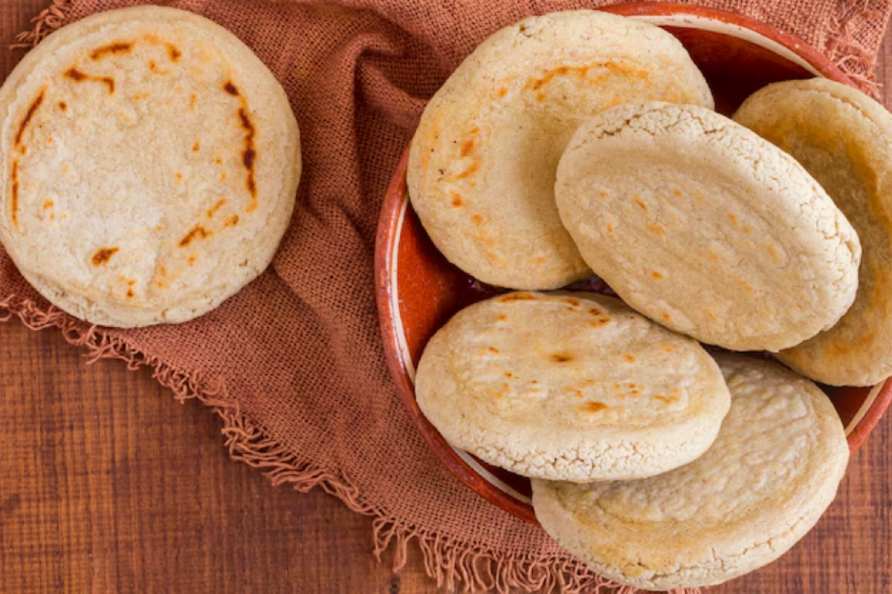 10º Bolo do Caco de Portugal (Madeira) (Nota: 4.5) -  Pão plano feito com batata-doce e farinha, assado sobre pedra de basalto. Normalmente servido com manteiga de alho.