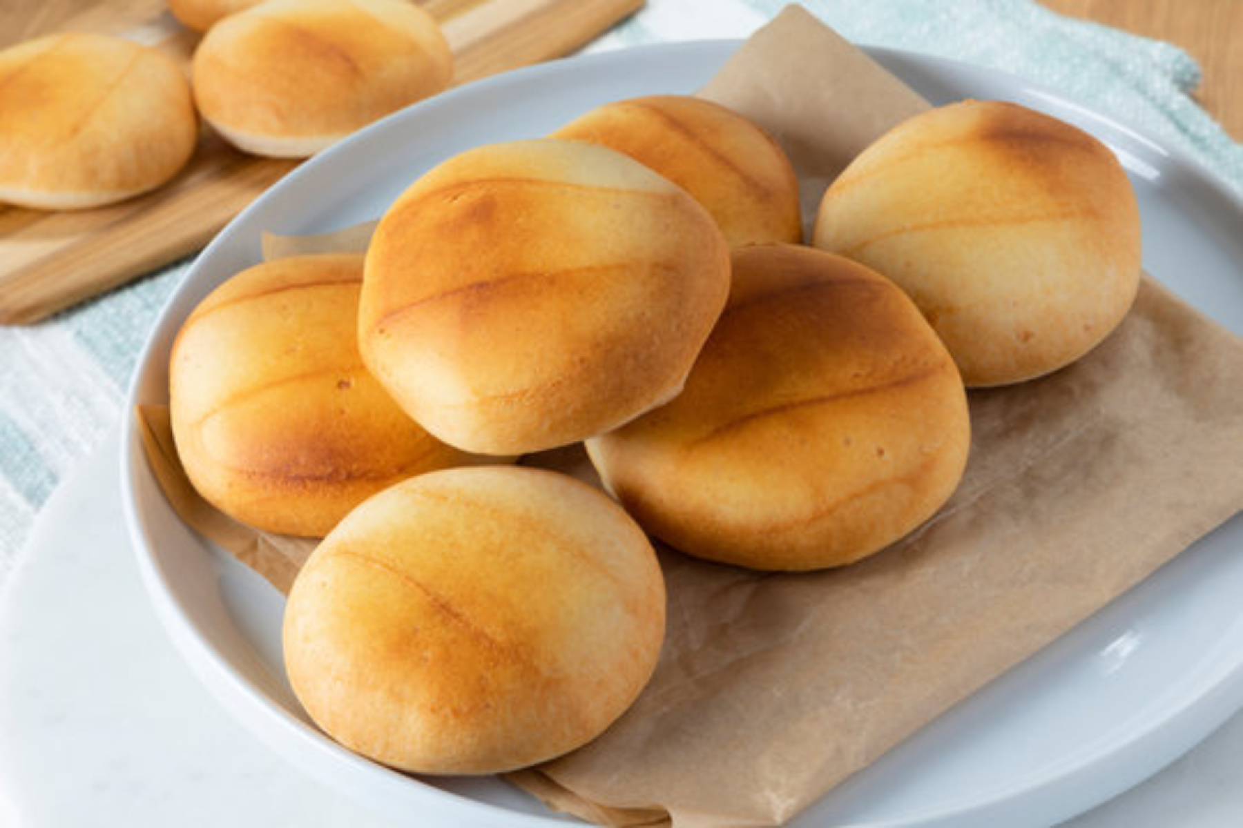5º Pan de Bono da Colômbia (Nota: 4.6) -  Pãozinho feito com polvilho, milho, queijo fresco e ovos. Tem formato arredondado e sabor levemente adocicado.
