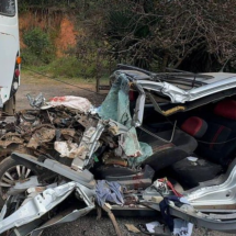 Morre segunda vítima de acidente entre carro e ônibus na BR-040 em Carandaí - CBMMG / Divulgação