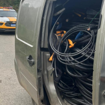 Dupla se passava por técnico de telefonia e roubou mais de 400kg de cabos - PMMG / Divulgação