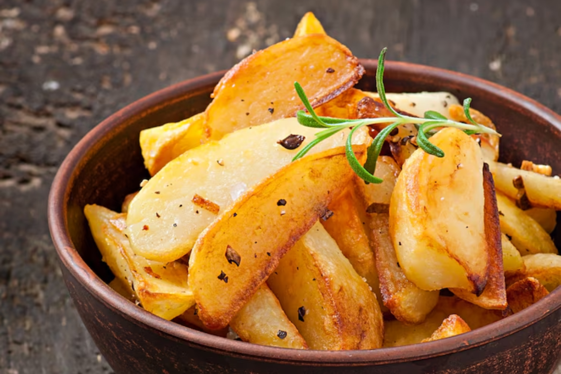 Simples, crocante e cheia de sabor, celebre o Dia da Batata Frita com essa versão rústica e saudável