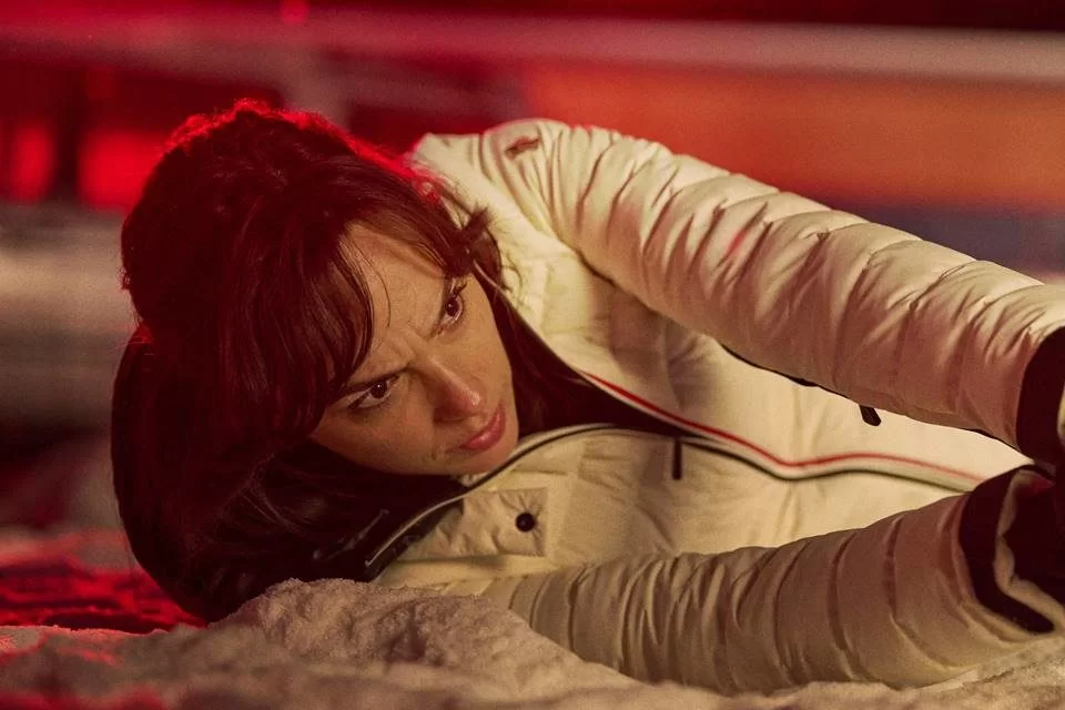 No passado, a atriz integrou as forças de combate de Israel. Sobre esse período, ela disse:  “Você dá dois ou três anos de sua vida a eles e não é sobre você", enfatizou, ressaltando sobre o envolvimento dos israelenses na defesa do país. 
-Divulgação Netflix 