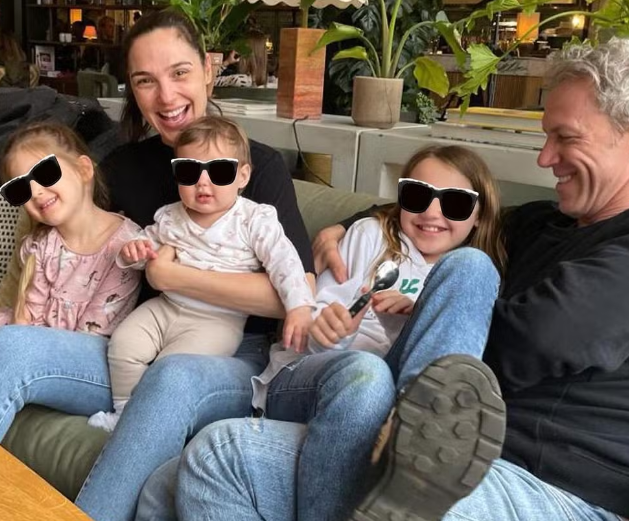 A notícia de que a atriz teve um bebê surpreendeu até mesmo os seus fãs, pois nada havia sido divulgado na mídia. A atriz manteve a gravidez como um segredo e se comportou de forma discreta, aparecendo apenas para anunciar a novidade, quando o bebê já havia nascido.
-Reprodução/Instagram