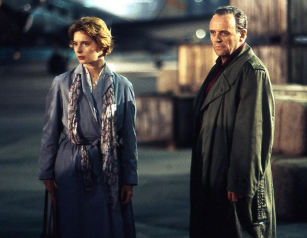 Isabella foi casada com os renomados diretores Martin Scorsese e David Lynch e contracenou com diversos grandes atores, entre eles Anthony Hopkins (foto). Concorreu ao Oscar de Melhor Atriz Coadjuvante em 2025 por "Conclave".