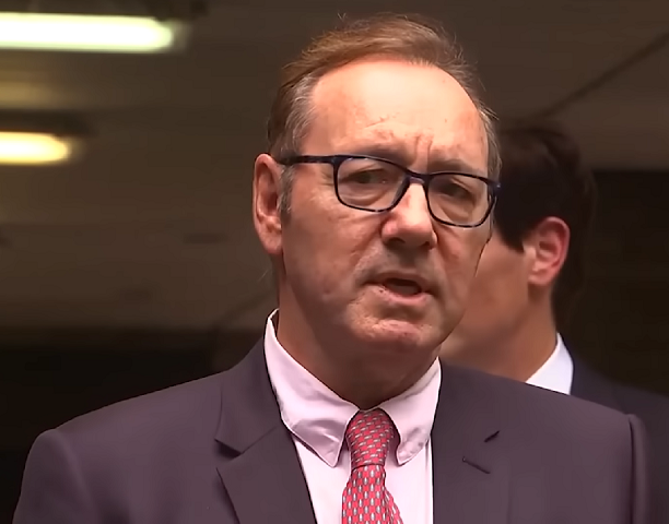 Em uma breve declaração aos repórteres fora do tribunal logo após o veredicto, Spacey disse que estava se sentindo “humilhado”.  "Estou imensamente grato ao júri por ter se dado ao trabalho de examinar cuidadosamente todas as evidências e todos os fatos, antes de tomarem sua decisão. E estou honrado com o resultado”.