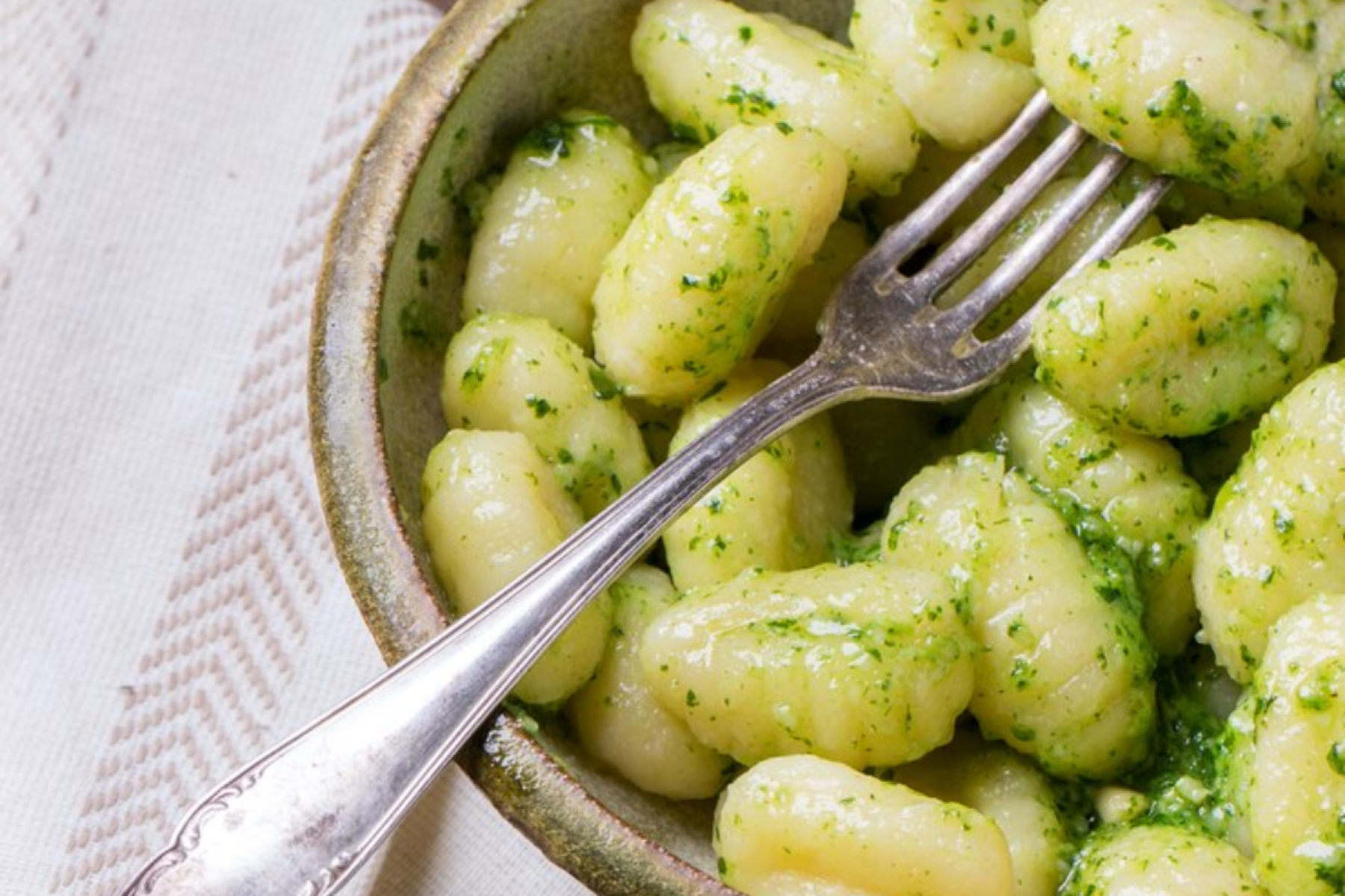 Nhoque de batata-doce com molho de ervas: leve, nutritivo e cheio de sabor natural