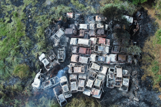 Vídeo: veja como ficaram carros atingidos por incêndio em pátio da PCMG