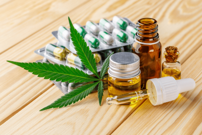 A nova política estabelece que a distribuição dos medicamentos à base de Cannabis será feita mediante prescrição médica acompanhada de laudo técnico -  (crédito: Reprodução/Redes Sociais )