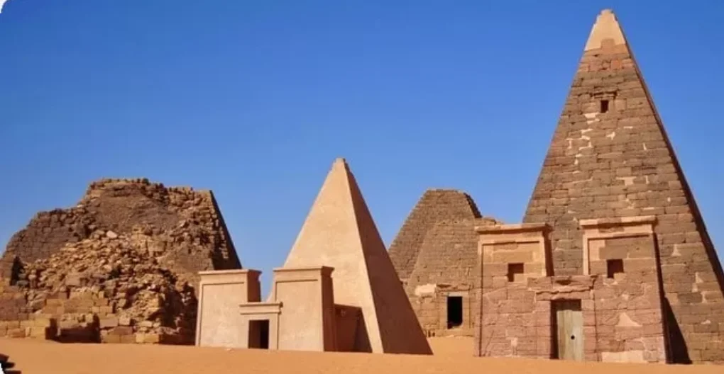 Famoso pelas pirâmides, o Egito é referência nesse assunto histórico. E atrai multidões de turistas. Mas o Sudão, também na África, é o país com maior número de pirâmides no mundo. Veja que curioso.  - 