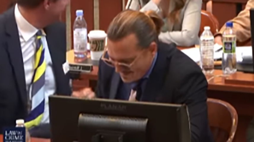 Esse jurado, cujo nome não foi revelado, é um dos cinco homens que analisaram o caso. Ele disse que Johnny Depp transmitia mais veracidade no comportamento e no discurso. "Seu estado emocional era muito estável o tempo todo. Ele soava mais real no modo como respondia aos questionamentos."