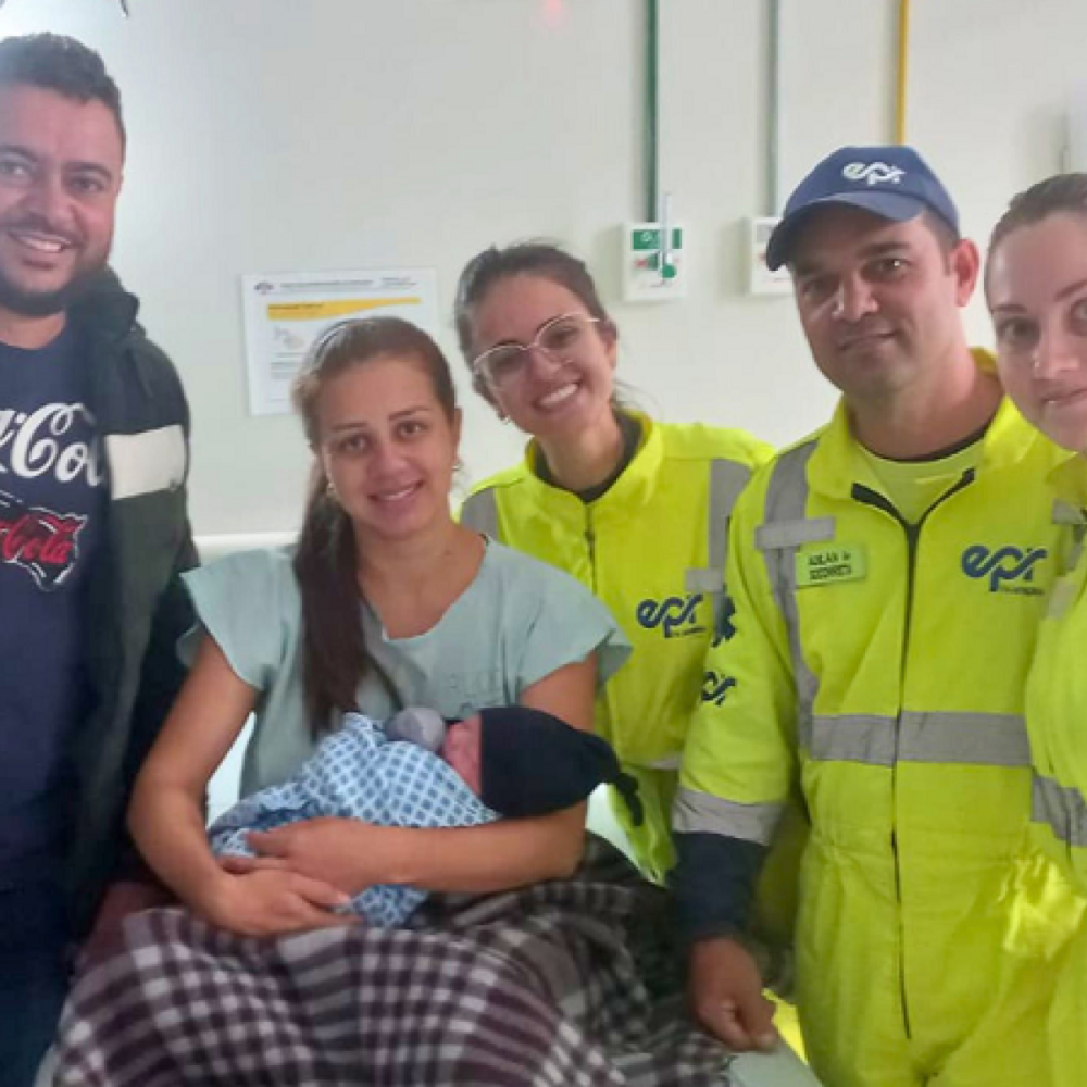 MG: bebê decide não esperar e nasce dentro de ambulância na BR-040