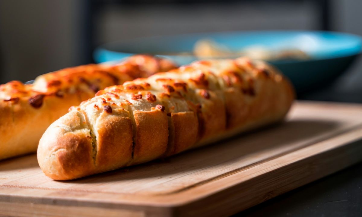 Crocante por fora, cremoso por dentro: o pão de alho na airfryer é o petisco ideal para qualquer ocasião -  (crédito: Freepik)