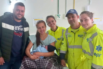 Parto foi conduzido por profissionais da EPR Via Mineira, concessionária que istra a BR-040, durante o deslocamento ao hospital
 -  (crédito: EPR Via Mineira / EM / D.A Press)