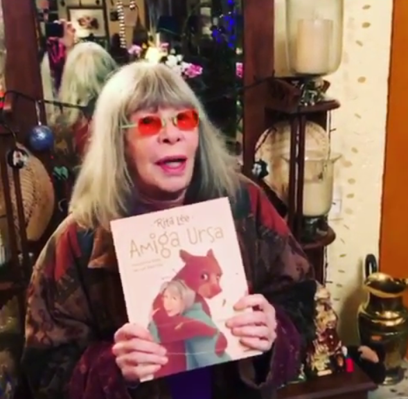 Rita Lee também era vegetariana e ativista da causa dos animais. No seu livro “Amiga Ursa”, por exemplo, a cantora reporta-se às crianças sobre os direitos dos bichos.
