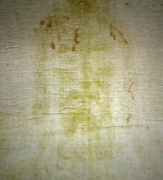Segundo a crença cristã, o Santo Sudário seria uma espécie de manto que teria envolvido o corpo de Cristo após sua crucificação.-reprodução