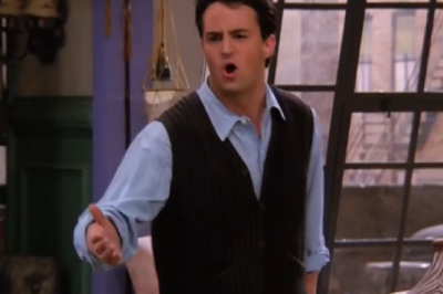 Seu personagem, Chandler Bing, ficou conhecido por seu humor sarcástico e piadas ácidas, e rapidamente se tornou um favorito do público, consolidando Perry como uma estrela global. -  (crédito: reprodução / friends)