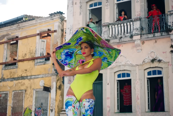 Vários clipes de artistas nacionais e internacionais também já foram gravados no Pelourinho, como “Me Gusta”, da Anitta, “The Obvious Child”, de Paul Simon, “Haiti”, de Caetano Veloso e Gilberto Gil e “Apaixonadinha”, de Marília Mendonça e Léo Santana.