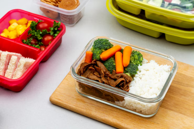 Organização é o segredo: marmitas fitness prontas para uma semana saudável e sem estresse.  -  (crédito: Freepik)