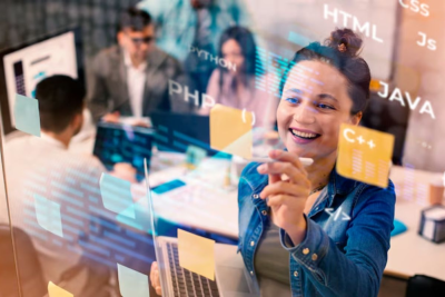 Profissões como designer de prompts e curador de IA ganham destaque em 2025, refletindo a transformação digital do mercado de trabalho -  (crédito: Freepik)