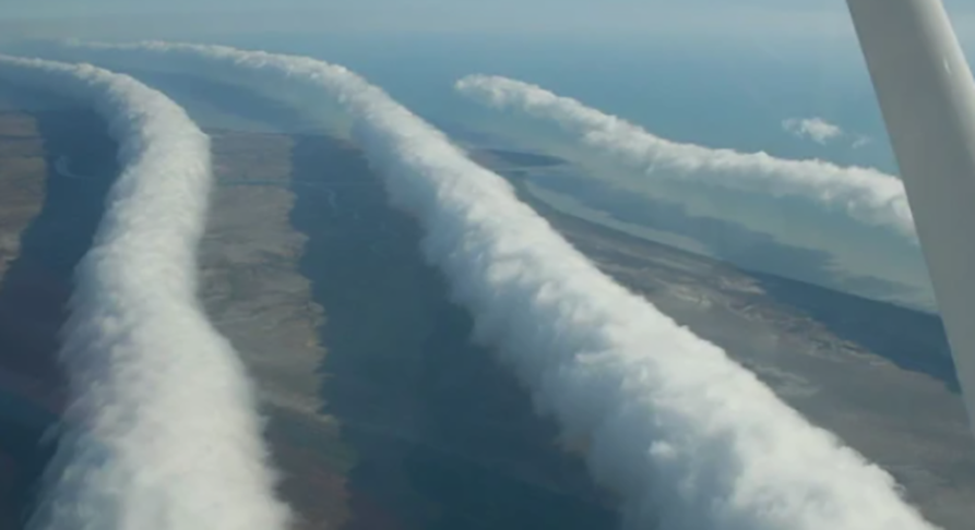 Nuvem GlÃ³ria da ManhÃ£ - Nuvens em forma de rolo que podem atingir atÃ© 1.000 km de extensÃ£o (quase a distÃ¢ncia Rio-BrasÃ­lia)  e 1.000 a 2.000 metros de largura.