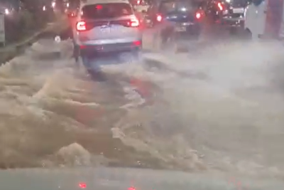 Motoristas relataram que a água parecia sair do asfalto, semelhante ao rompimento de uma tubulação -  (crédito: Laura Scardua / EM / D.A Press)