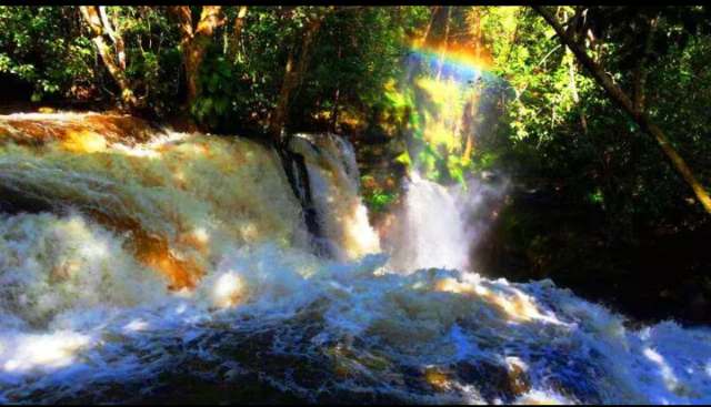 Cachoeira do SantuÃ¡rio â?? Presidente Figueiredo, AM (Reserva EcolÃ³gica de Balbina): Rodeada por mata fechada, tem Ã¡guas tranquilas e cristalinas.
