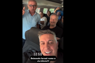 Prefeito de Belo Horizonte, Álvaro Damião publicou foto em ônibus deixando Israel, junto ao prefeito de João Pessoa, Cícero Lucena -  (crédito: Reprodução/Instragram)