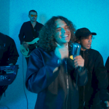 Los Brasileros cruza o ‘Atlântico Sul’ no inédito single ‘Devagar’ - Gabriel Lucas