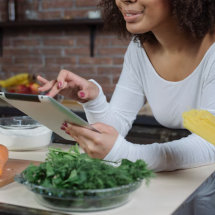 Como usar o ChatGPT para criar receitas fáceis com o que tem na geladeira - Freepik