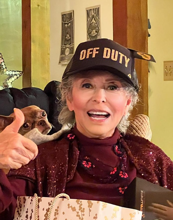 Rita Moreno - Nasceu em 11/12/1931, em Hamacao (Porto Rico). Ainda atua. Fez West Side Story (2021), The Prank (2022) e está filmando Fast X (2023). -reprodução instagram