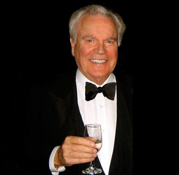 Robert Wagner - Nasceu em 10/2/1930 em Michigan (EUA). Fez grande sucesso ao lado de Stefanie Powers no seriado Casal 20. -reproduÃ§Ã£o instagram