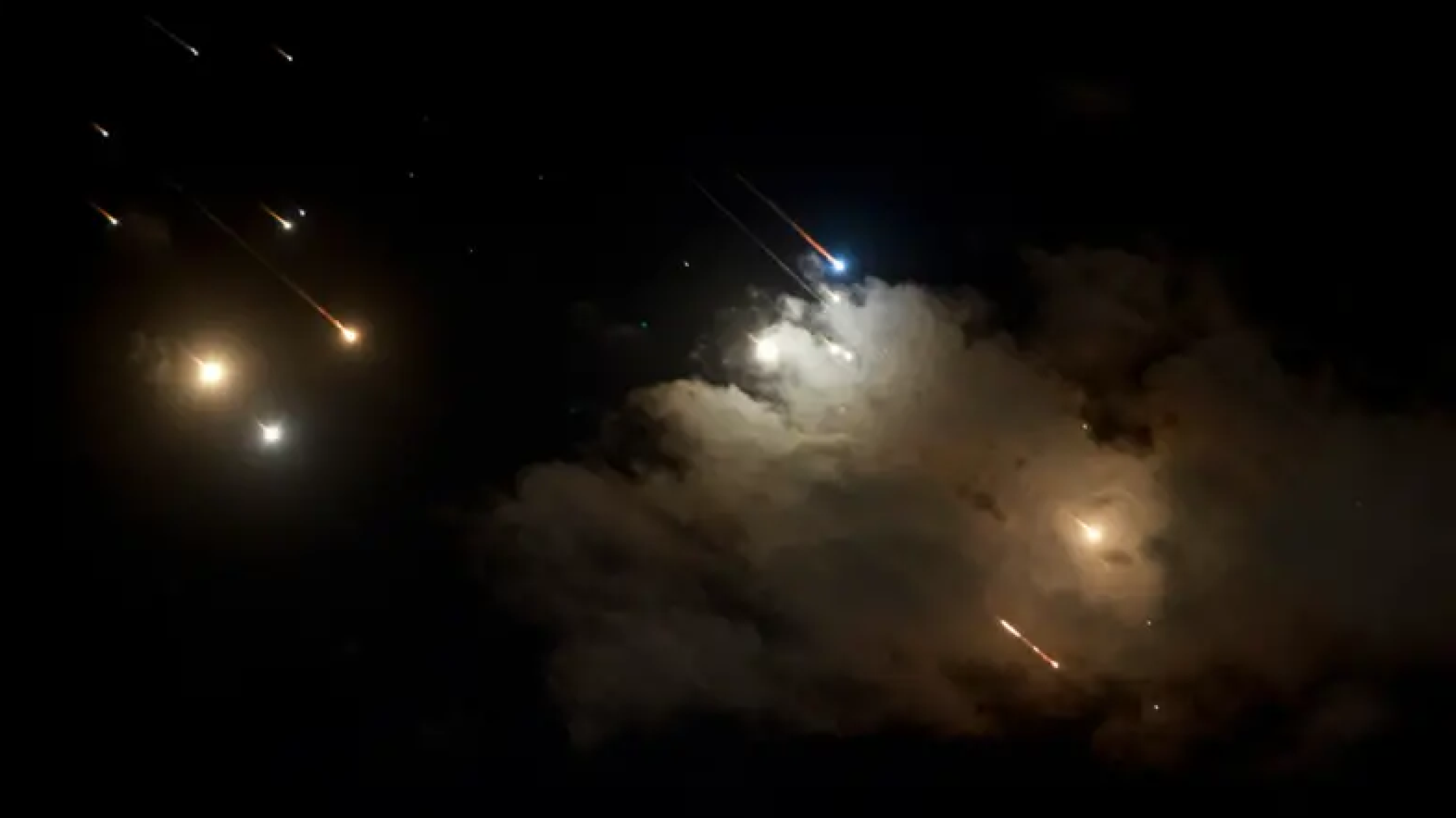 Imagem de maio de 2023 mostra lançamento de míssil a partir do Domo de Ferro israelense
