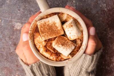 Clássico das tardes frias em Belo Horizonte, o chocolate quente cremoso conquista pelo sabor e pela nostalgia -  (crédito: Freepik)