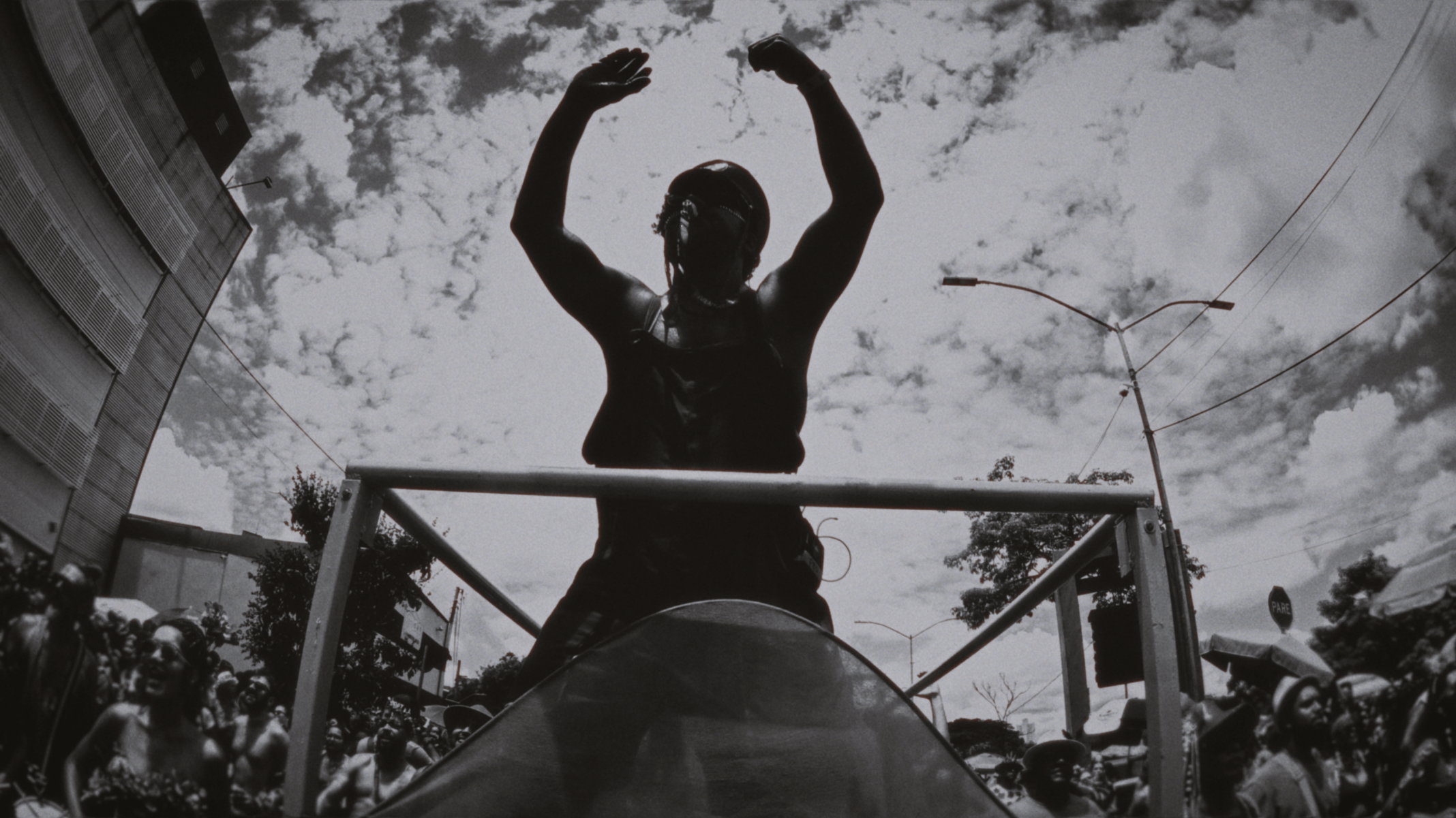 Carnaval de Rua de BH - quando a cidade vira festa: de fevereiro a fevereiro, BH mostra que sabe celebrar. Os blocos, a Sapucaí e a energia das ruas fazem do carnaval uma expressão de liberdade, diversidade e alegria popular.
