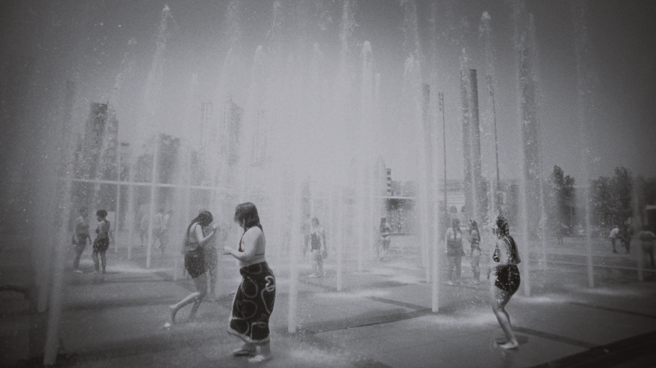 O palco aberto da cultura popular: mais que um espaço público, a Praça da Estação é território de encontros, manifestações, shows e movimentos que dão voz e vez à cidade.
