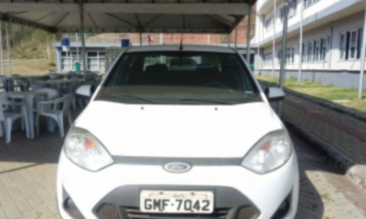Ford Fiesta Sedan está disponível para visitação no campus do IFMG em Sabará -  (crédito: Imagem: Saulo Julio Leiloeiro/Reprodução)