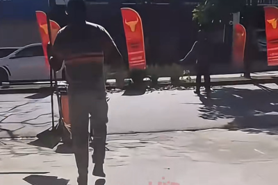 Me senti humilhado: gari sofre ataque durante trabalho e caso gera revolta -  (crédito: ReproduÃ§Ã£o Redes Sociais)