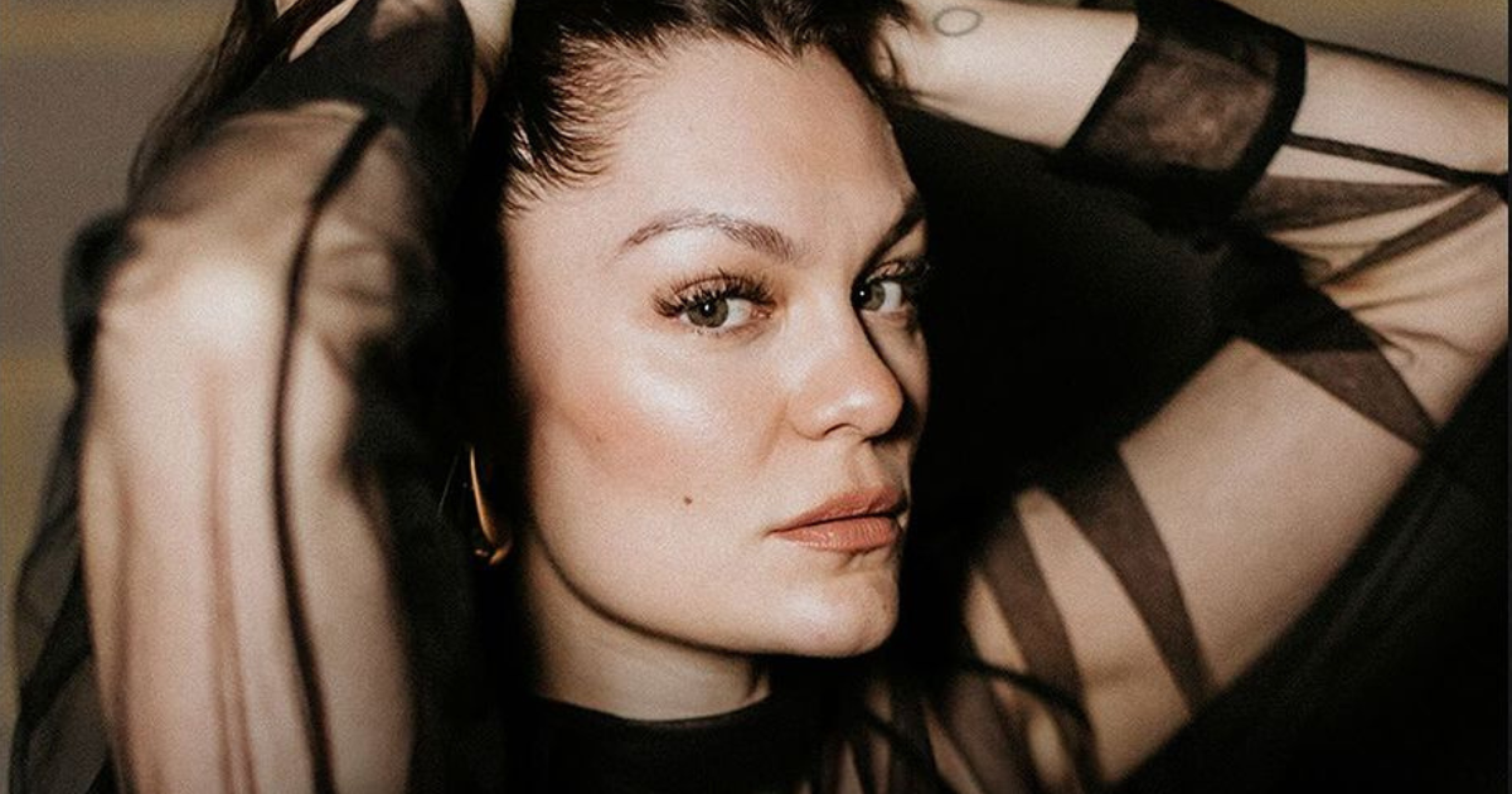 Jessie J lança música com o filho em meio ao tratamento de câncer