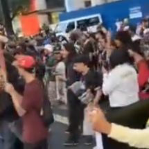 Skatistas xingam Bolsonaro antes de manifestação na Avenida Paulista