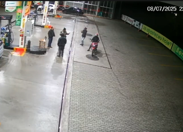 Vídeo: Posto de combustível é assaltado em Juiz de Fora; PM prende suspeito -  (crédito: Divulgação / PMMG)