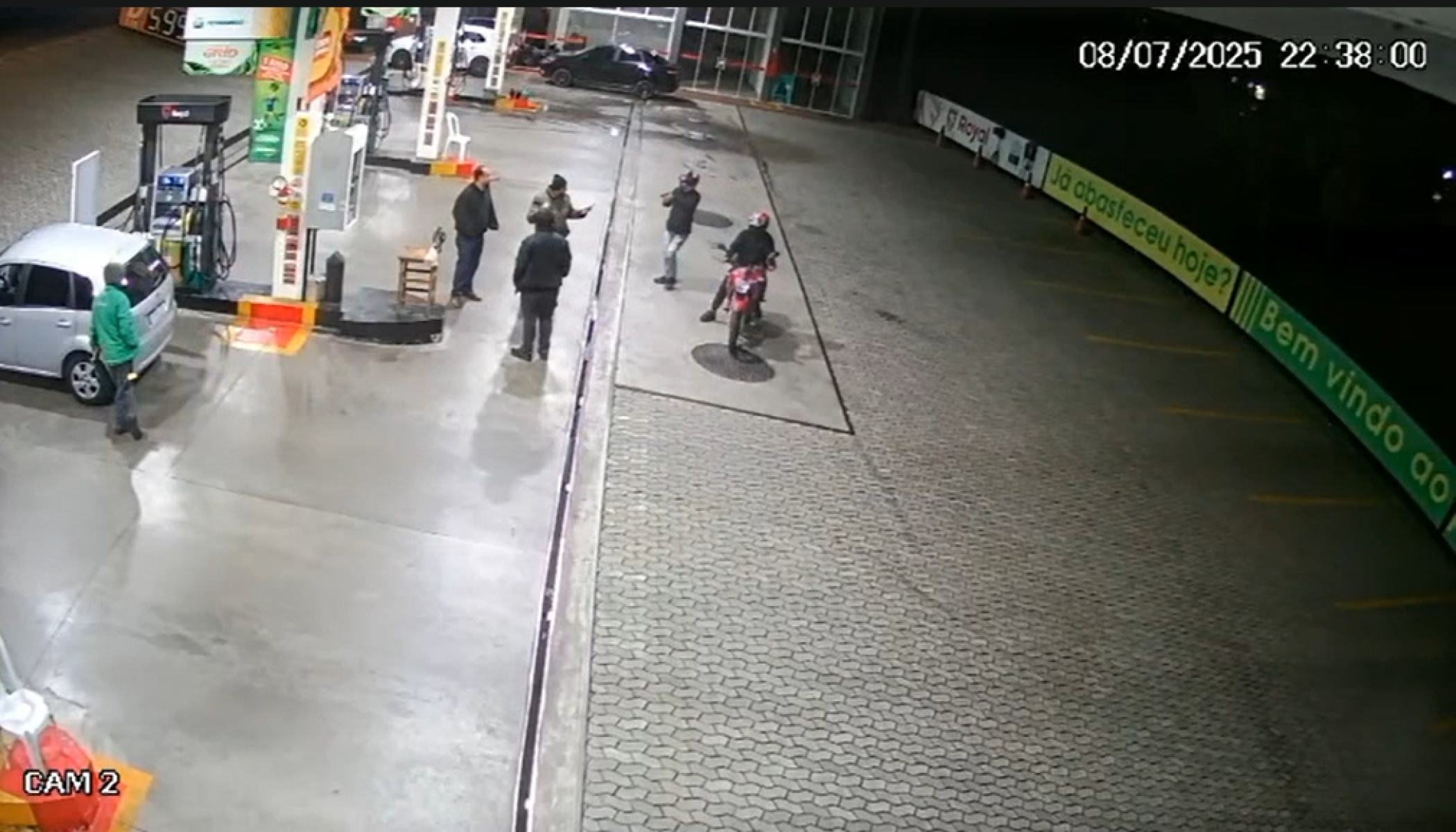 Vídeo: bandidos roubam moto e a usam para assaltar postos de combustíveis - Divulga&ccedil;&atilde;o / PMMG