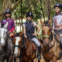 Caça ao tesouro a cavalo está entre as atividades oferecidas pelo centro equestre Horseland -  (crédito: (Foto: Horseland/Divulgação)