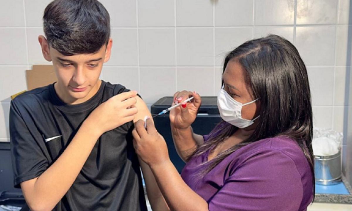 O esquema vacinal da Qdenga prevê duas doses, com intervalo de três meses entre elas -  (crédito: Aline Resende/PBH)