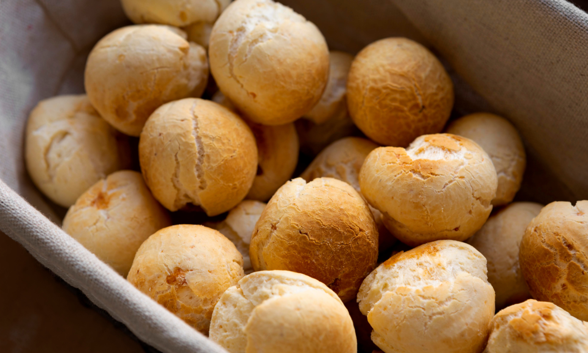 Recheado, clássico ou com receitas especiais, o pão de queijo possui receitas fáceis e práticas