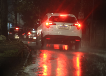 Capital pode ter chuva de até 20 mm com raios e rajadas de vento em torno de 40 km/h até as 8h deste sábado (26/7), informou a Defesa Civil -  (crédito: Marcos Vieira/EM/DA. Press)