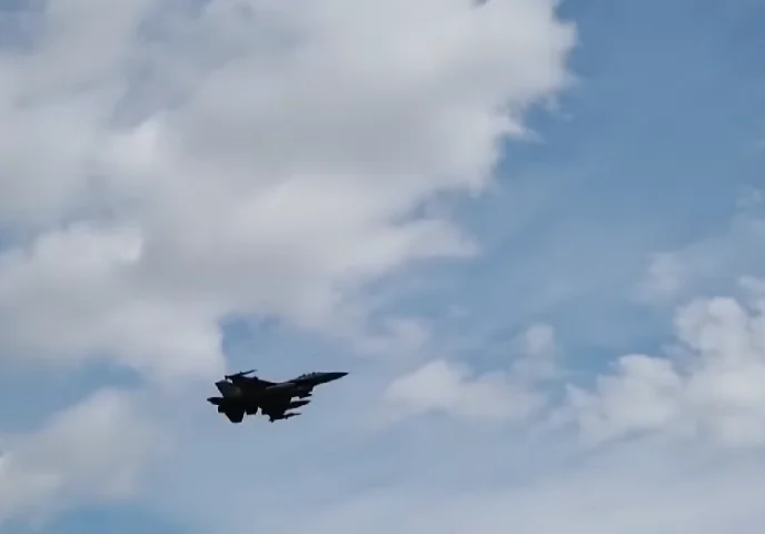 Você soube que um avião caiu no dia 4/6/2024 nos EUA após sobrevoar uma área proibida da capital Washington?   Ele foi perseguido por caças da força aérea . O FLIPAR mostrou e relembra o caso.  -  (crédito: reprodução cbs mornings)